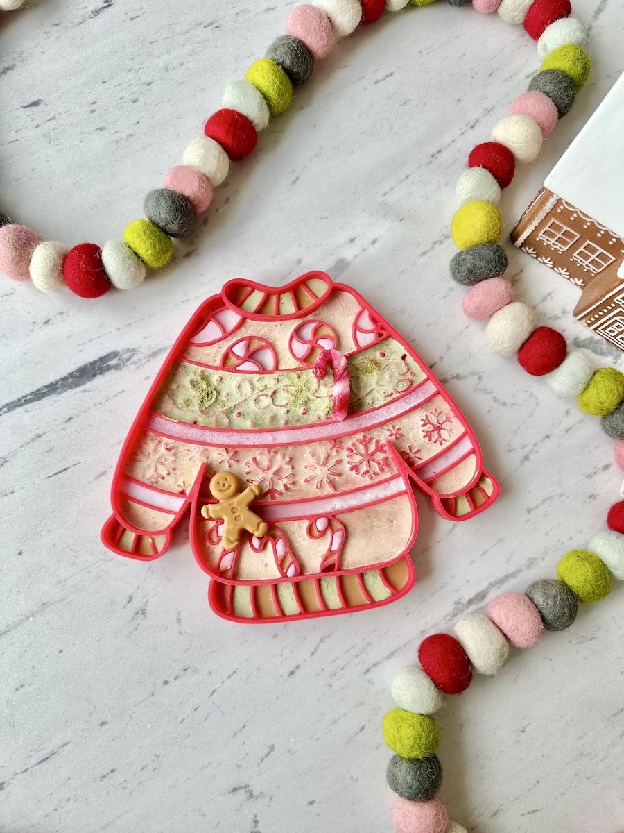 Ollie B. Good Mata do lizania dla psa i kota Zimowy Sweterek, czerwony - obrazek 2