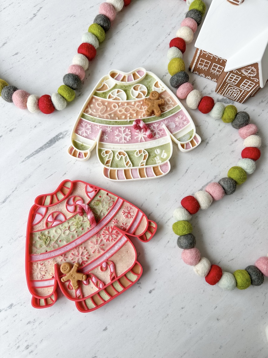 Ollie B. Good Mata do lizania dla psa i kota Zimowy Sweterek, czerwony - obrazek 3