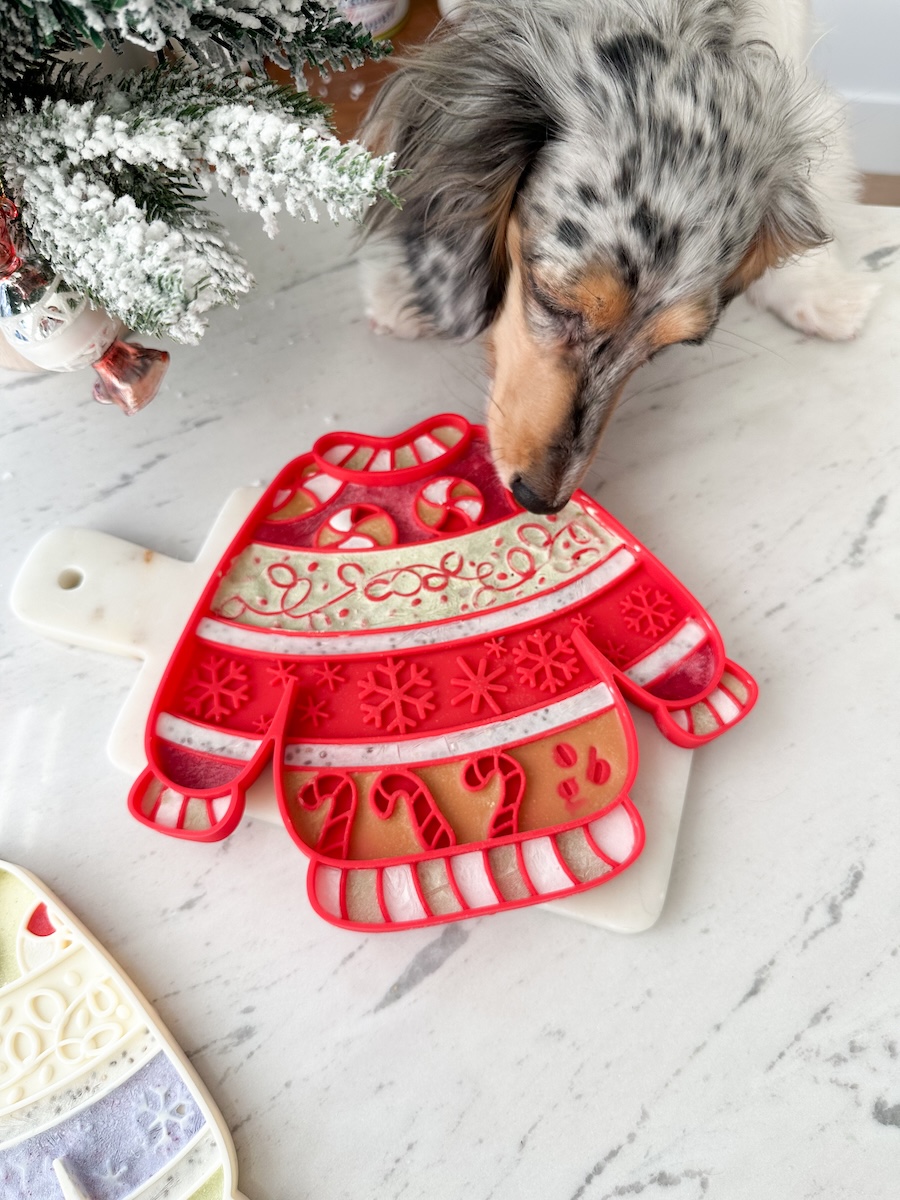 Ollie B. Good Mata do lizania dla psa i kota Zimowy Sweterek, czerwony - obrazek 5